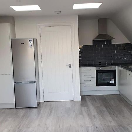 Orchid Lodge - Two Bed Generous Flat - Parking, Netflix, Wifi - Close To Blenheim Palace & Oxford - F4 Kidlington Buitenkant foto