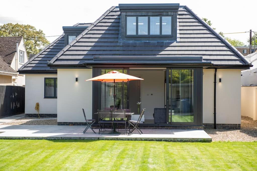 Orchid Lodge - Two Bed Generous Flat - Parking, Netflix, Wifi - Close To Blenheim Palace & Oxford - F4 Kidlington Buitenkant foto
