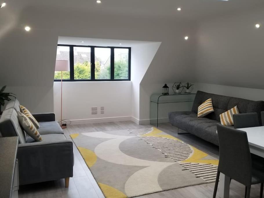 Orchid Lodge - Two Bed Generous Flat - Parking, Netflix, Wifi - Close To Blenheim Palace & Oxford - F4 Kidlington Buitenkant foto